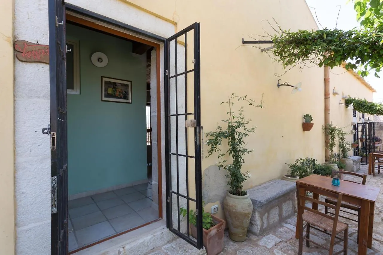 Bed & Breakfast B&B Camemi - Antica Masseria Marina di Ragusa Italy