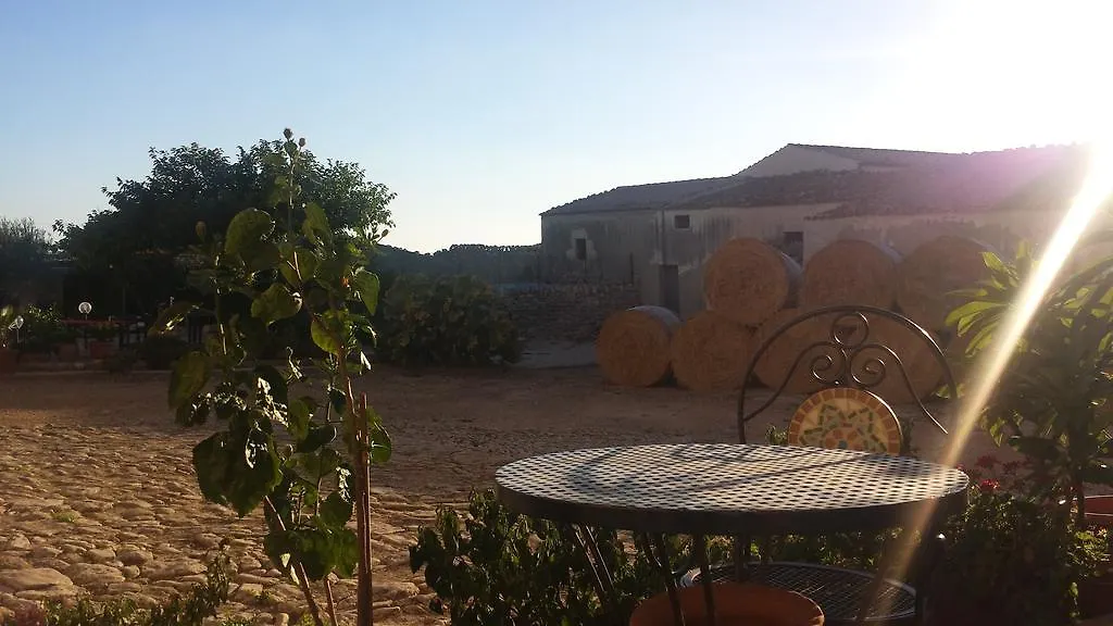 B&B Camemi - Antica Masseria Marina di Ragusa 0*,